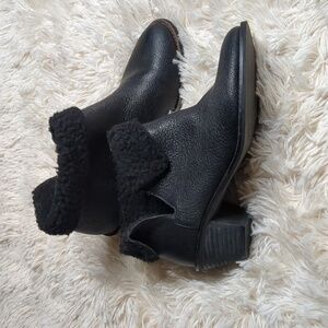 Kelsi Dagger Shearling Brooklyn Kayak Ankle Booties, Size 9
